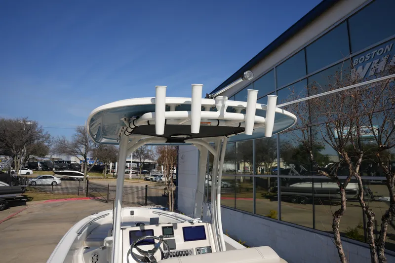 Slide: The Image of Boston Whaler 250 Dauntless 2026 - 13