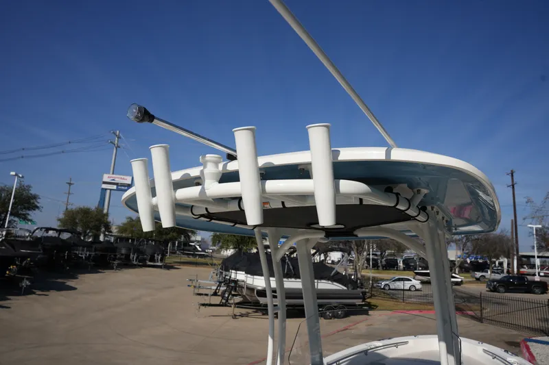 Slide: The Image of Boston Whaler 250 Dauntless 2026 - 14