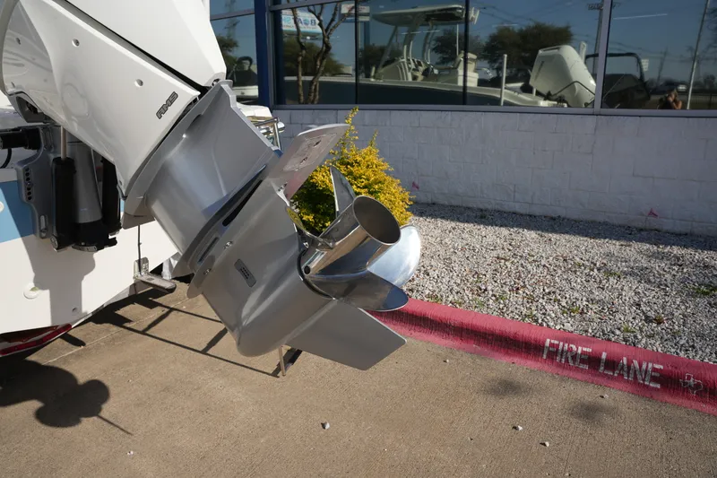 Slide: The Image of Boston Whaler 250 Dauntless 2026 - 3