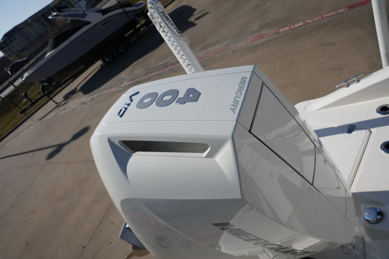 Slide: The Image of Boston Whaler 250 Dauntless 2026 - 5