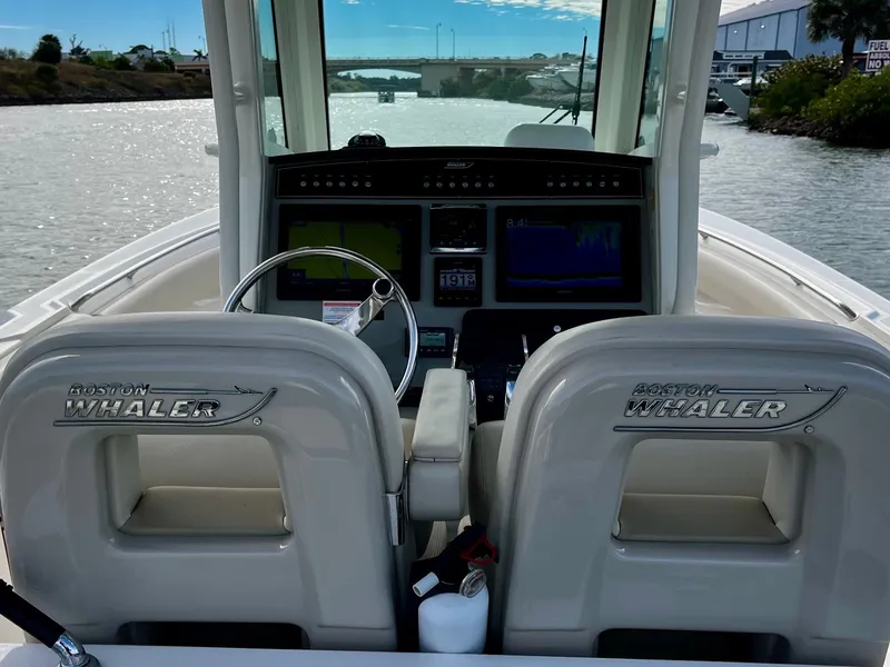 Slide: The Image of Boston Whaler 280 OUTRAGE 2017 - 14