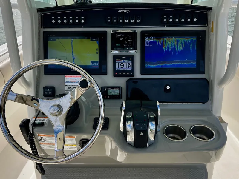 Slide: The Image of Boston Whaler 280 OUTRAGE 2017 - 15