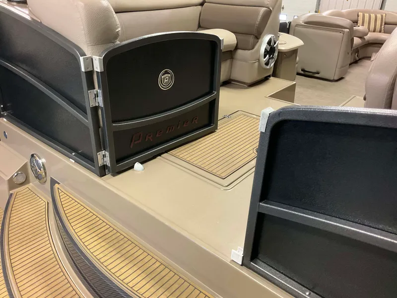 Slide: The Image of Premier 290 GRAND VIEW 2013 - 18