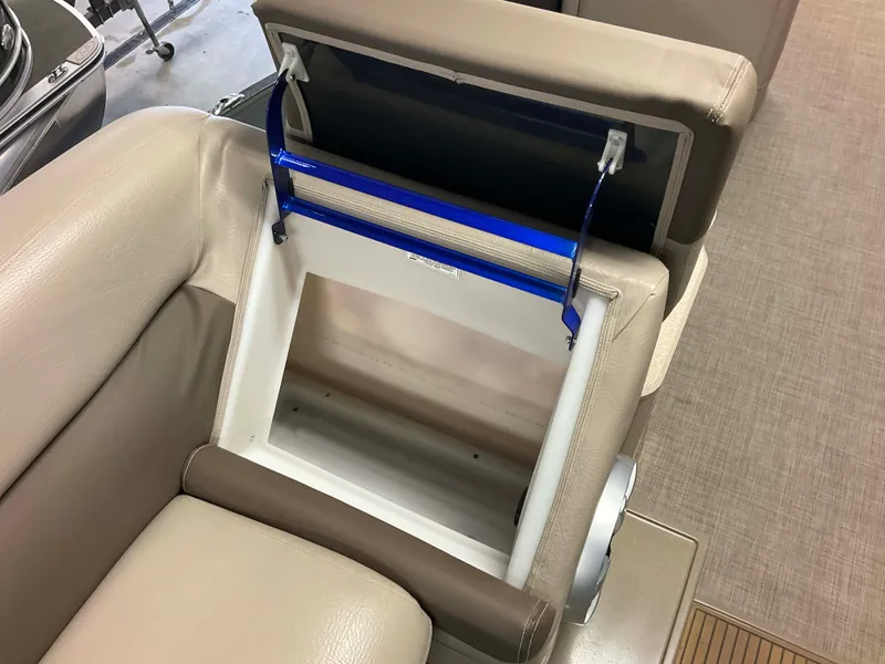 Slide: The Image of Premier 290 GRAND VIEW 2013 - 22