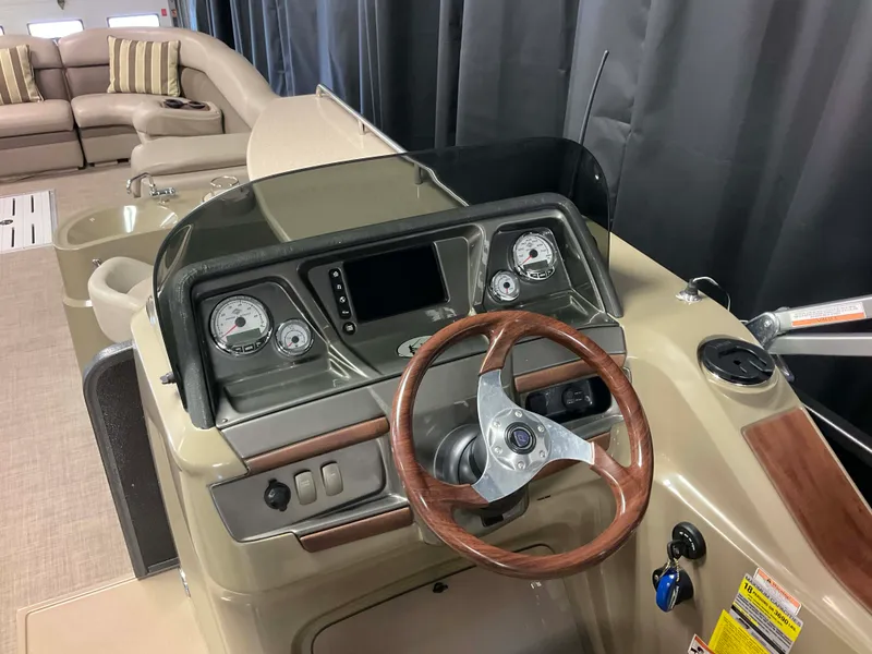 Slide: The Image of Premier 290 GRAND VIEW 2013 - 32