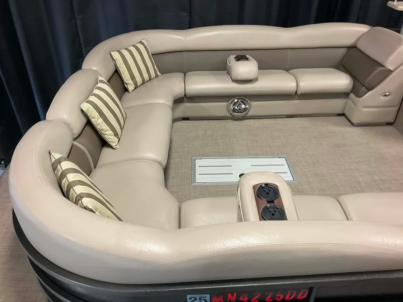 Slide: The Image of Premier 290 GRAND VIEW 2013 - 4