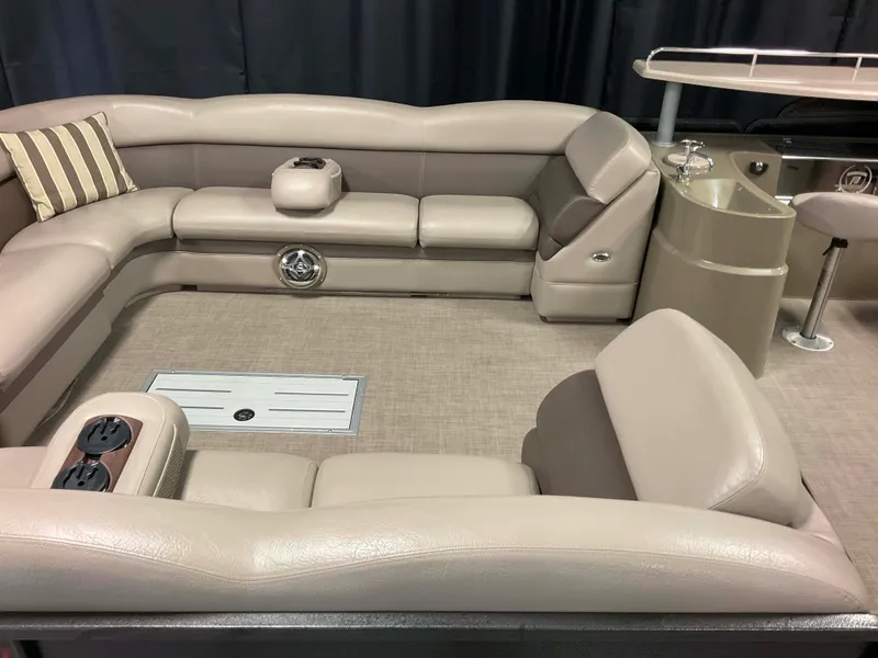 Slide: The Image of Premier 290 GRAND VIEW 2013 - 5