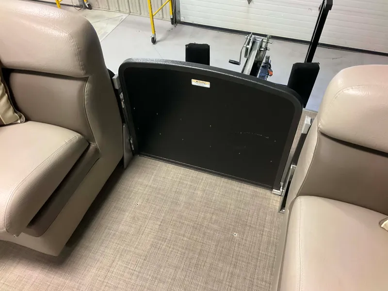 Slide: The Image of Premier 290 GRAND VIEW 2013 - 71