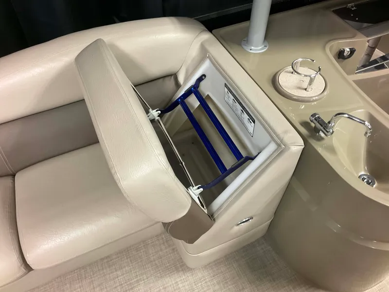 Slide: The Image of Premier 290 GRAND VIEW 2013 - 78