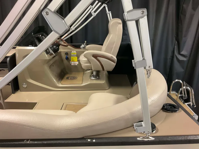 Slide: The Image of Premier 290 GRAND VIEW 2013 - 8