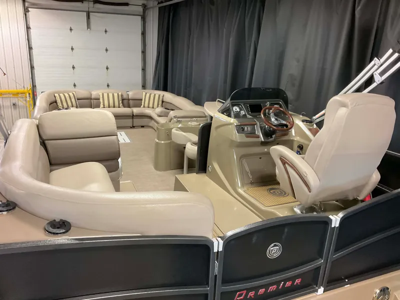 Slide: The Image of Premier 290 GRAND VIEW 2013 - 9