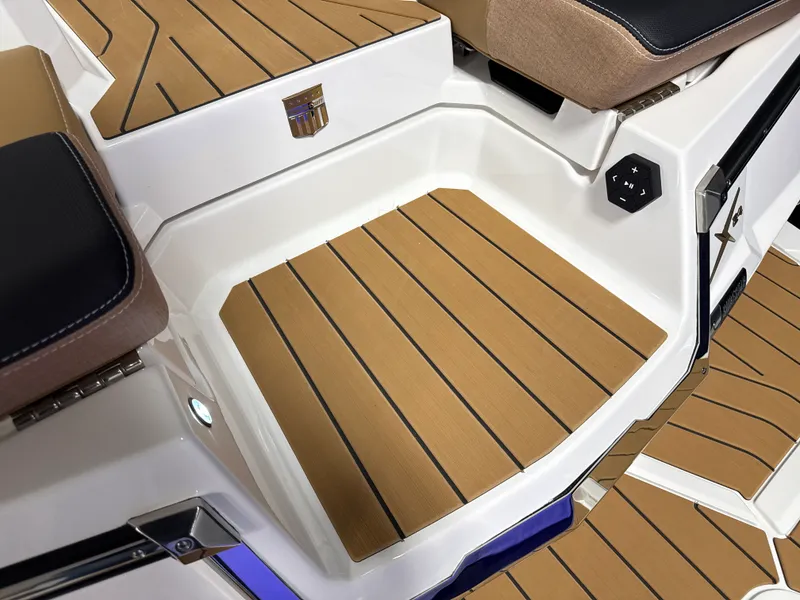 Slide: The Image of Mastercraft X24 2026 - 18