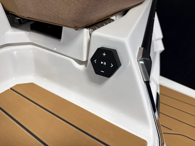 Slide: The Image of Mastercraft X24 2026 - 19