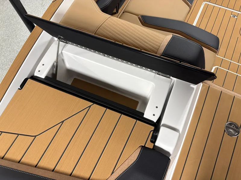 Slide: The Image of Mastercraft X24 2026 - 34