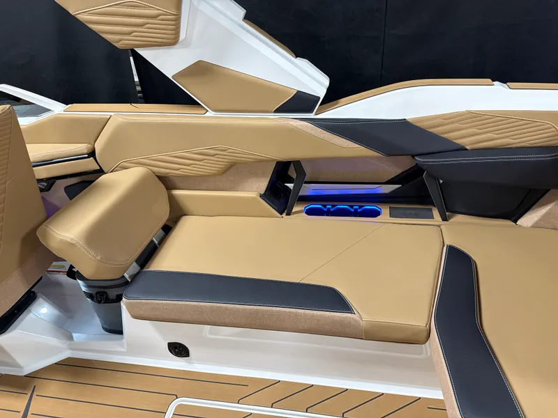 Slide: The Image of Mastercraft X24 2026 - 48