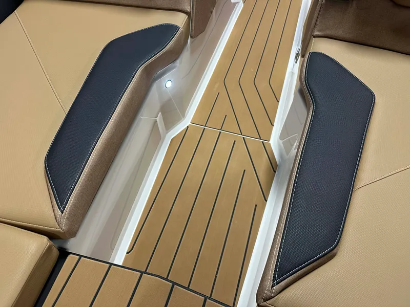 Slide: The Image of Mastercraft X24 2026 - 96