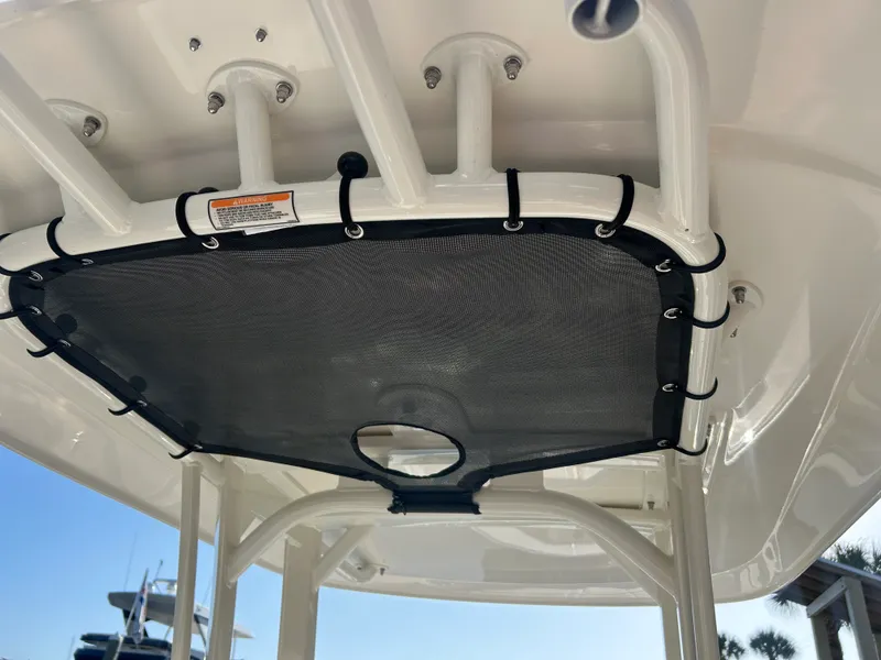 Slide: The Image of Boston Whaler 250 Dauntless 2026 - 15