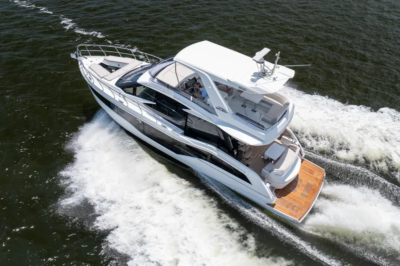 Slide: The Image of Galeon 500 FLY 2026 - 3