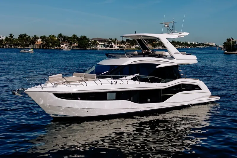 Slide: The Image of Galeon 500 FLY 2026 - 1