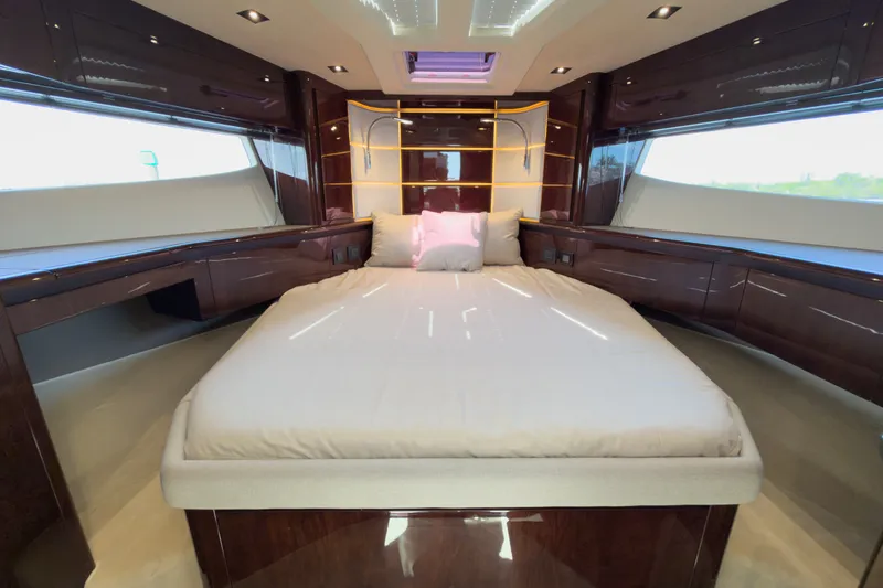 Slide: The Image of Galeon 500 FLY 2026 - 42