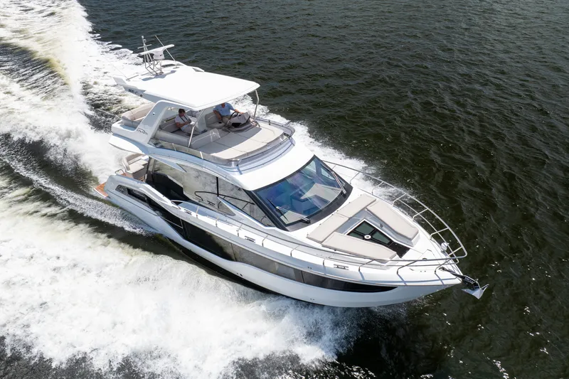 Slide: The Image of Galeon 500 FLY 2026 - 60