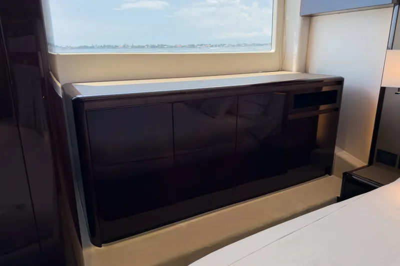 Slide: The Image of Galeon 500 FLY 2026 - 27