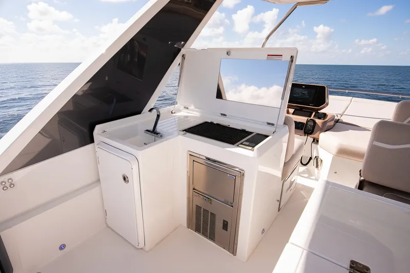 Slide: The Image of Galeon 500 FLY 2026 - 22