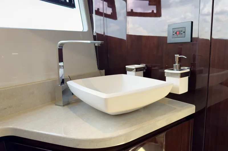 Slide: The Image of Galeon 500 FLY 2026 - 41