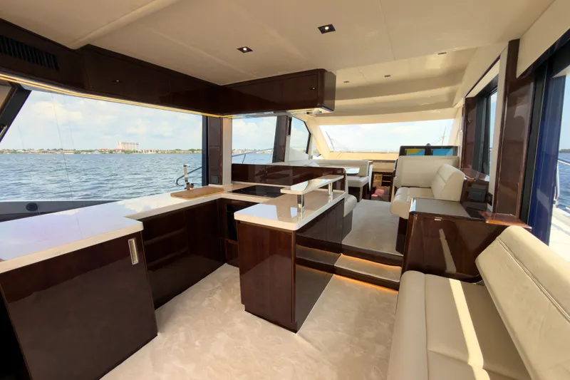 Slide: The Image of Galeon 500 FLY 2026 - 5