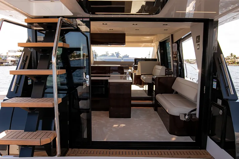 Slide: The Image of Galeon 500 FLY 2026 - 27