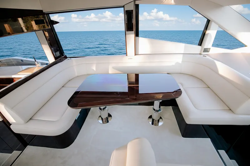Slide: The Image of Galeon 500 FLY 2026 - 28
