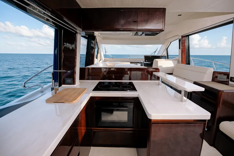 Slide: The Image of Galeon 500 FLY 2026 - 35