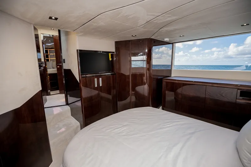 Slide: The Image of Galeon 500 FLY 2026 - 38