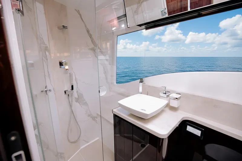 Slide: The Image of Galeon 500 FLY 2026 - 40