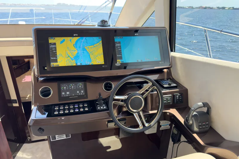 Slide: The Image of Galeon 500 FLY 2026 - 18