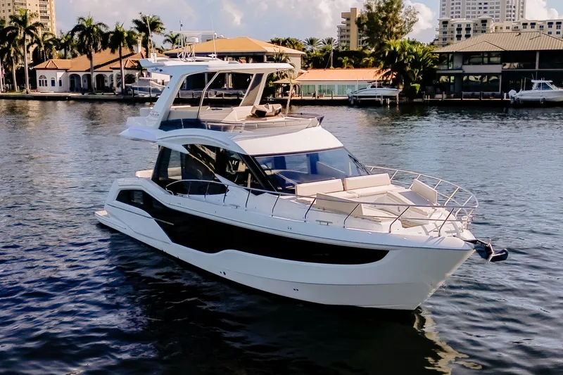 Slide: The Image of Galeon 500 FLY 2026 - 5