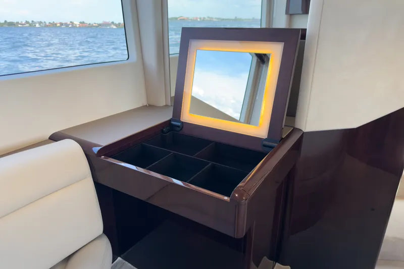 Slide: The Image of Galeon 500 FLY 2026 - 26