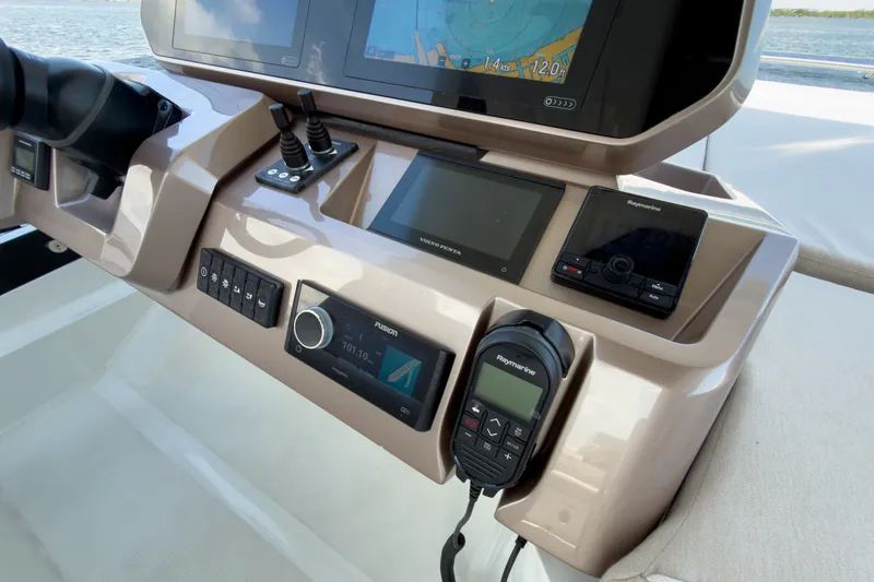 Slide: The Image of Galeon 500 FLY 2026 - 56