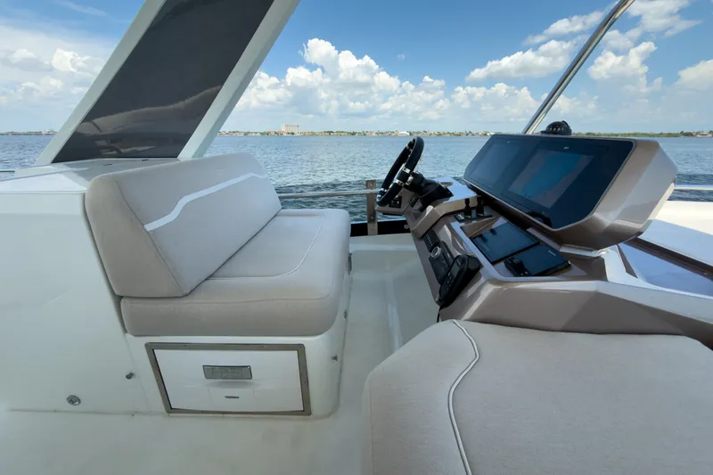 Slide: The Image of Galeon 500 FLY 2026 - 49