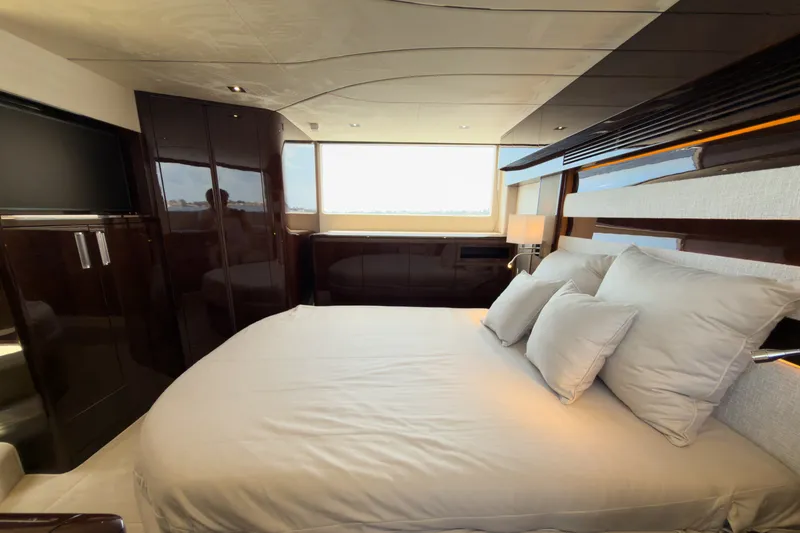 Slide: The Image of Galeon 500 FLY 2026 - 23