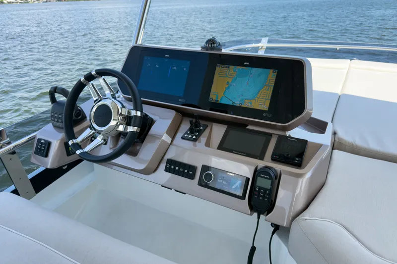 Slide: The Image of Galeon 500 FLY 2026 - 50