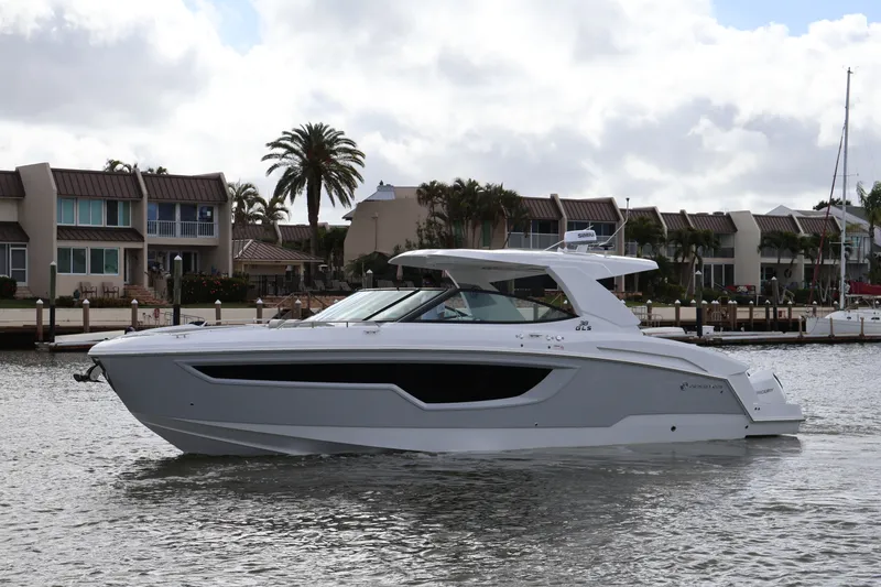 The Image of Cruisers 38 GLS Outboard 2026 - undefined