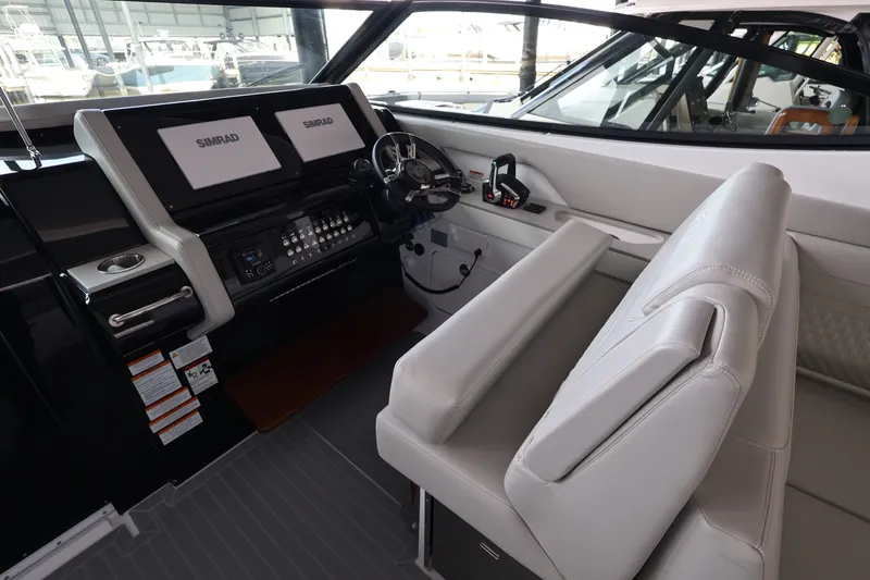 Slide: The Image of Cruisers 38 GLS Outboard 2026 - 24