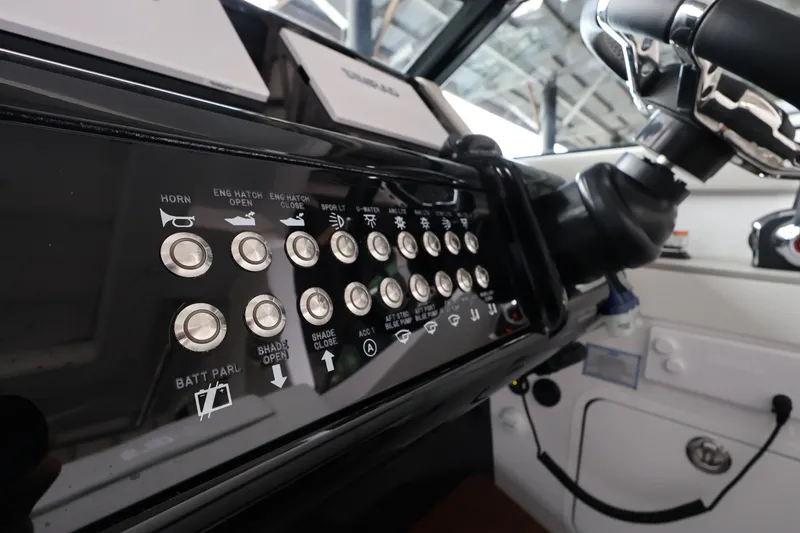 Slide: The Image of Cruisers 38 GLS Outboard 2026 - 31