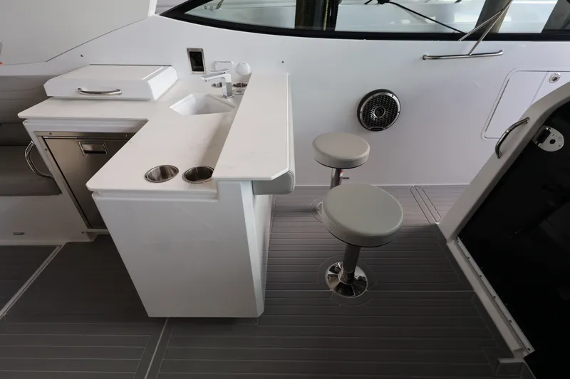 Slide: The Image of Cruisers 38 GLS Outboard 2026 - 32