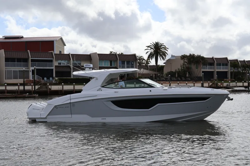 Slide: The Image of Cruisers 38 GLS Outboard 2026 - 8