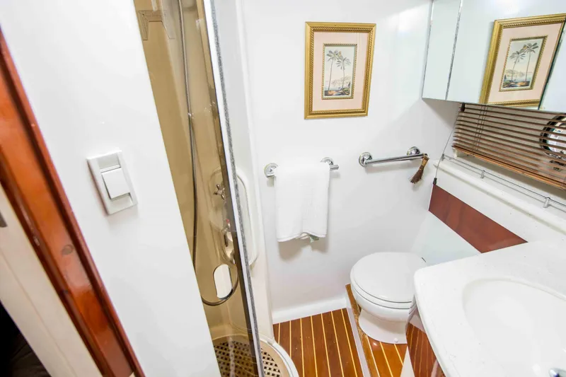 Slide: The Image of Fairline 65 1997 - 37