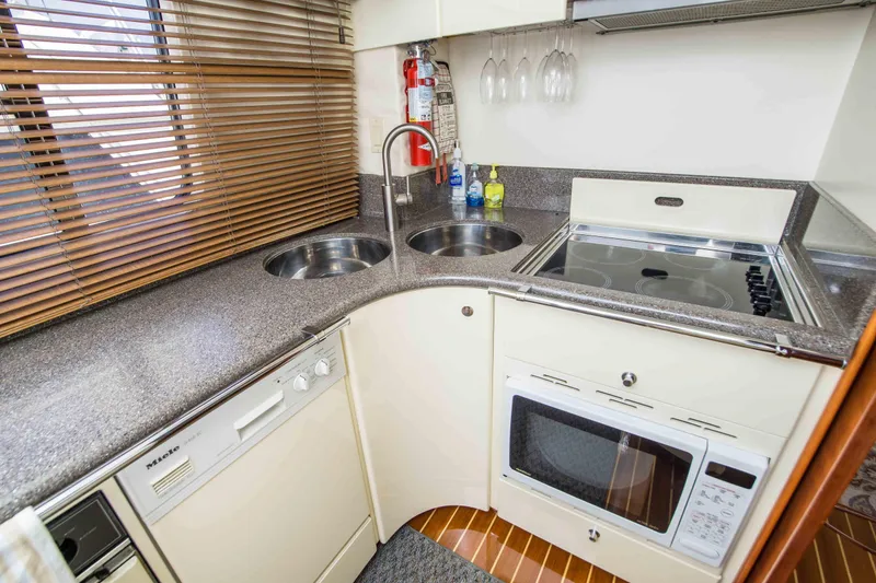 Slide: The Image of Fairline 65 1997 - 32