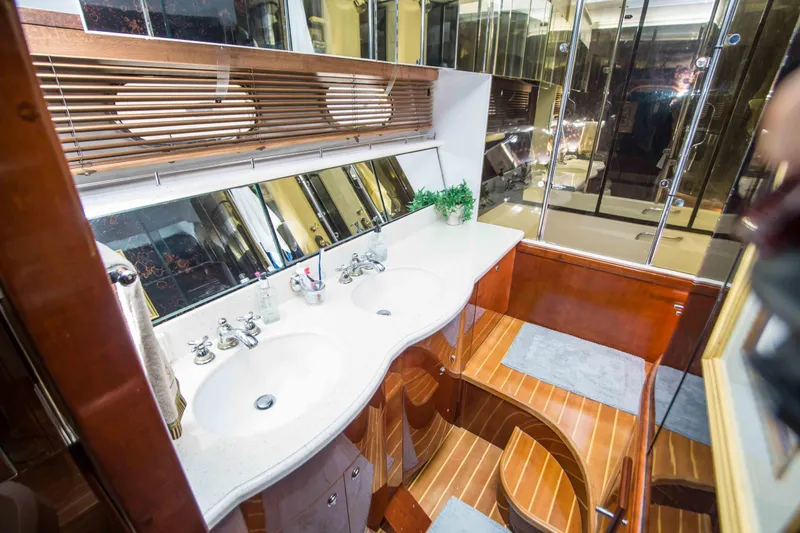 Slide: The Image of Fairline 65 1997 - 41