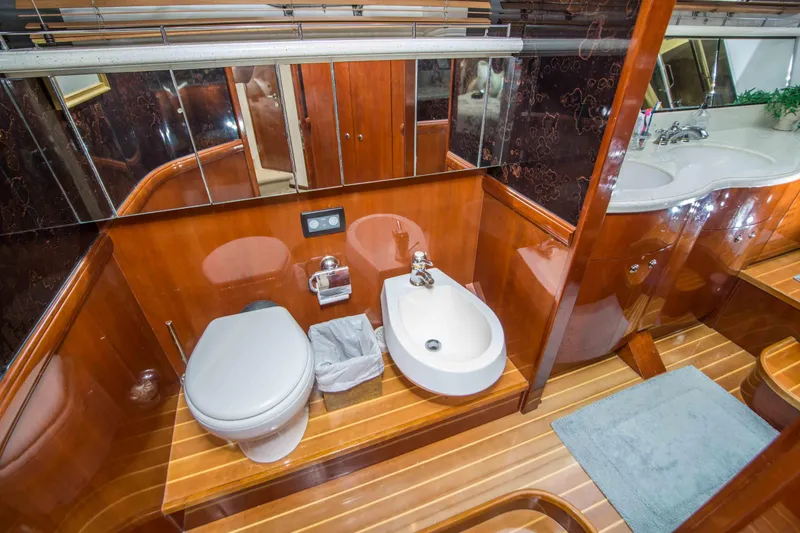 Slide: The Image of Fairline 65 1997 - 40
